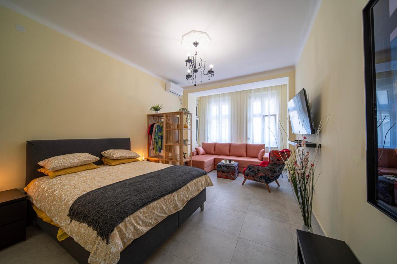 Ferienwohnung Sunlit Artist Studio Belgrad Exterior foto